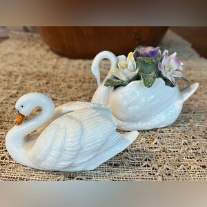 Set of 2 Fine Bone China Swans Duncan Royale & Aynsley England